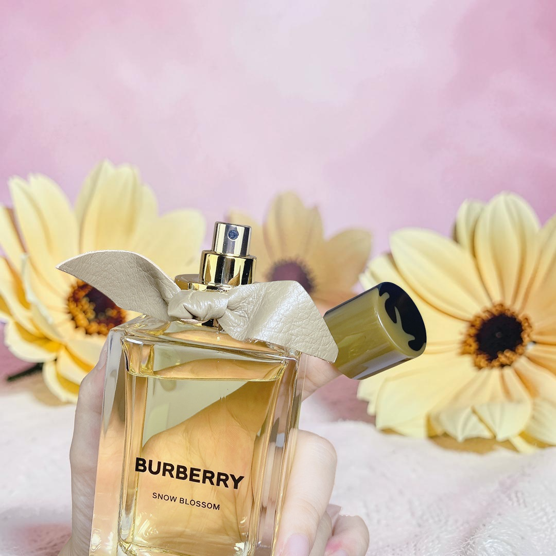 Burberry Signatures Snow Blossom Eau de Parfum — 100 ml
