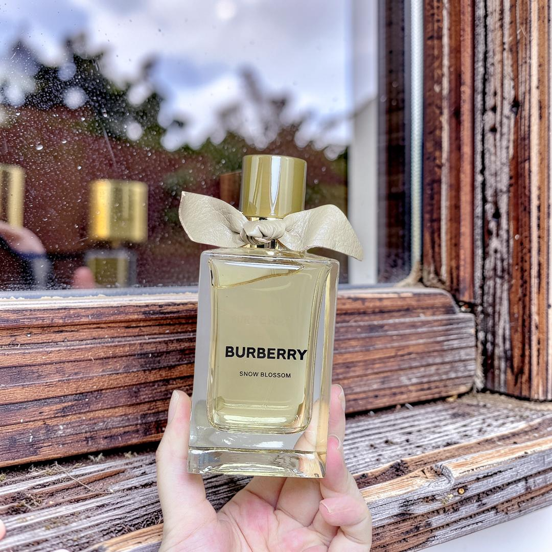 Burberry Signatures Snow Blossom Eau de Parfum — 100 ml
