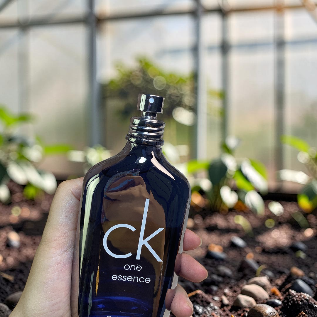 Calvin Klein ck one essence Eau de Parfum Intense — 100ml