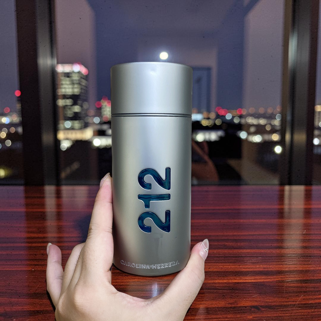 Carolina Herrera 212 Men Eau de Toilette — 100ml
