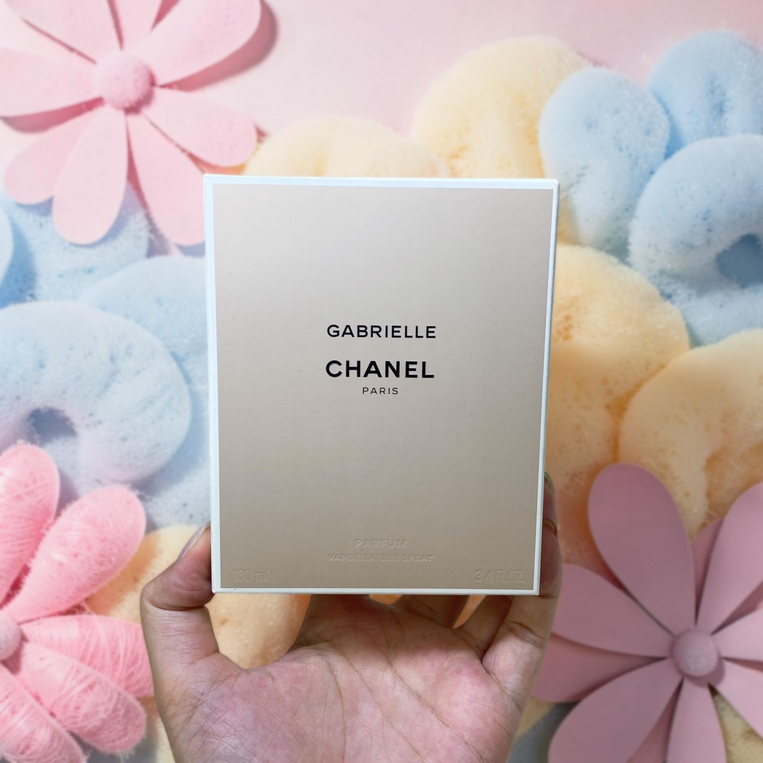 Chanel Fragrance Favorites Discovery Gift Set for Her - 12-Piece Sample Selection