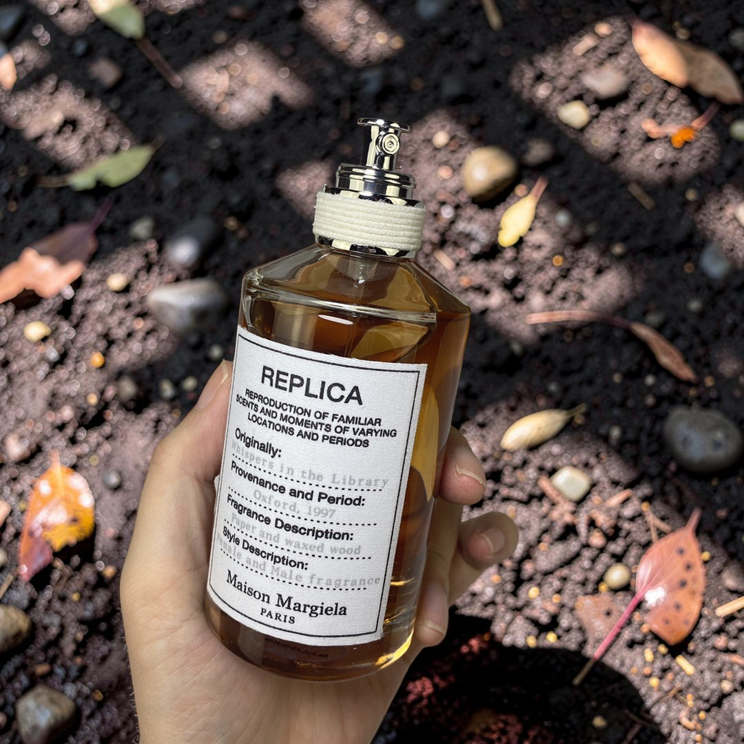 Maison Margiela REPLICA Whispers in the Library Eau de Toilette